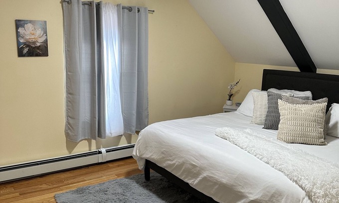 Rimmon Heights Apartment | Cute Mini Apt - SNHU Arena