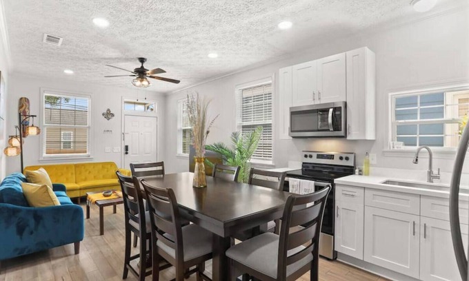 Bayou St. John House | Cute Pool + Porches on Greenway near FQ, Streetcar, Cute & Bright 3BR on Greenway!