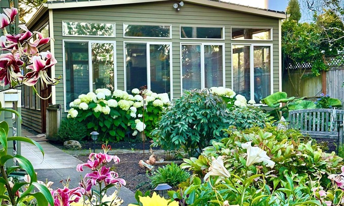 Genesee Cottage | Cute West Seattle Cottage