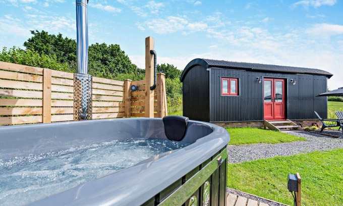 Ammanford House | Cwt Coch - One Bedroom House, Sleeps 2