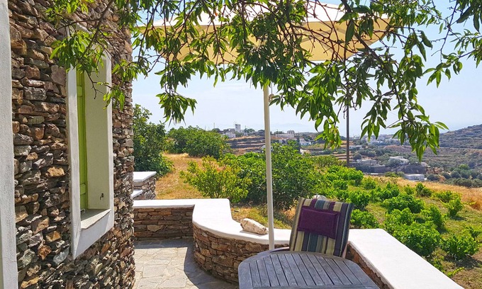 Platis Gialos House | Cycladic vineyard house