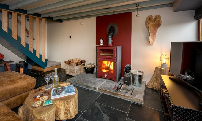 Llannor House | Cysgu Llwynog - Two Bedroom House, Sleeps 4