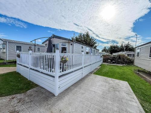 Beckingham Other | D Area, 2 Bed, 6 Berth Caravan With Decking And Unlimited Wi-Fi Opal Rated 36046D