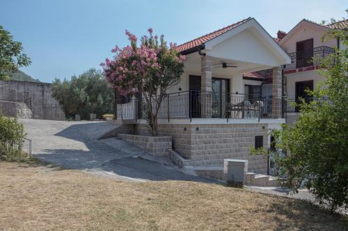 Risan Apartment | D Star - New Luxury Apartment with Big Balcony Bay View