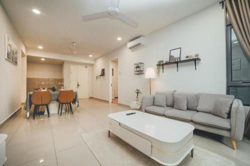 Central District Apartment | D Wah Retreat Botanika 3BR 8pax Mahjong table by Our Stay