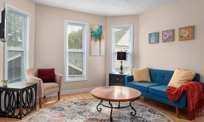 Corcoran Apartment | Dahlia Apartment - In Quiet Corcoran Neighborhood with Easy Access to Downtown