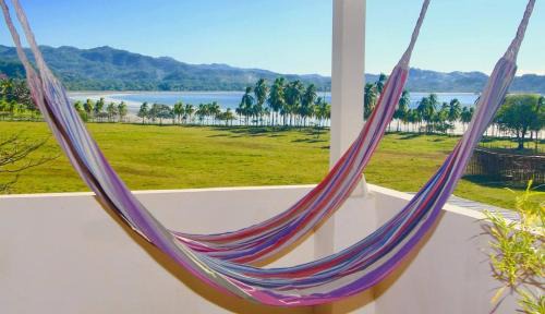 Samara House | Dahlia Penthouse Beach Getaway, Stunning Views!