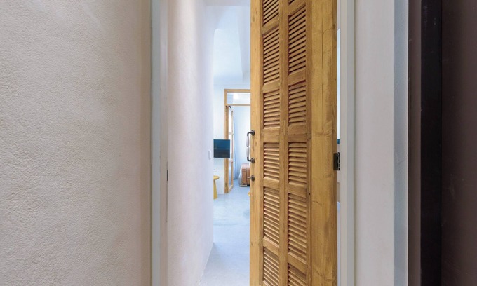 Gemmayzeh Apartment | Daisy 2BR Apartment In Gemmayze