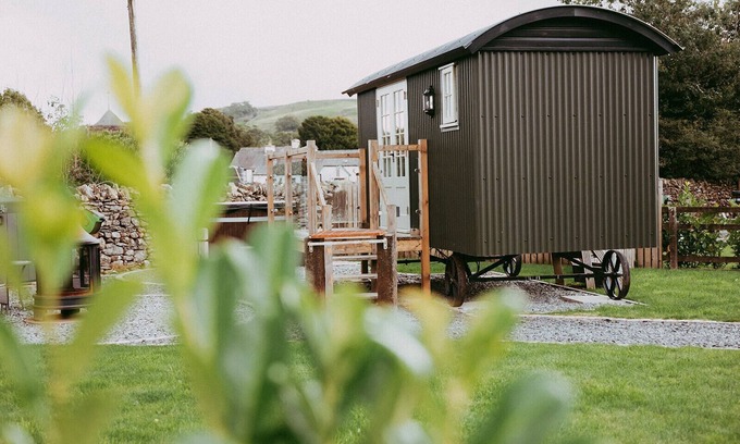 Torver Apartment | Daisy Superior Shepherds Hut
