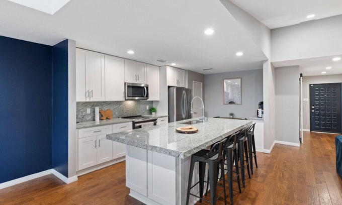 Northwest Dallas Apartment | Dallas Retreat: Modern Design