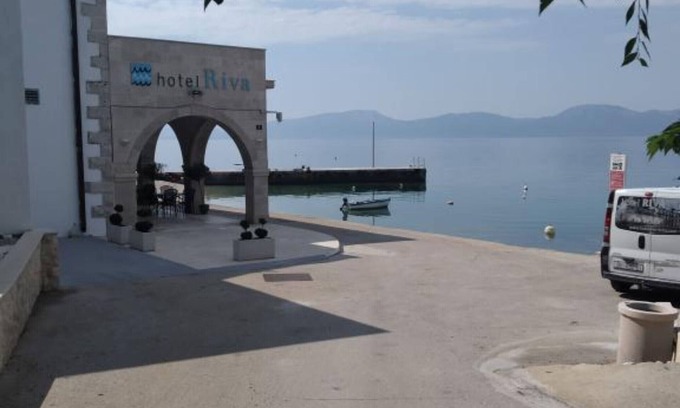 Brist Apartment | Dalmata Apartment - Two Bedroom Apartment With Terrace(A4)