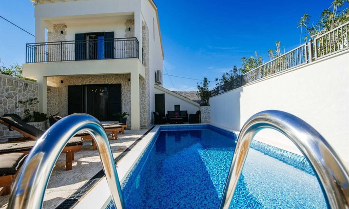 Vinjerac Villa | Dalmatian Villa Castello Coza with pool
