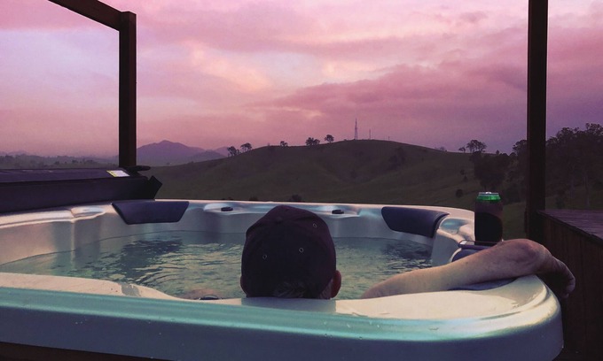 Bowman Farm House | Dam It Getaway- Homestead