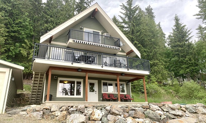 Anglemont Cabin | Dancing Waters Lakehouse - Semi Waterfront - Shuswap Vacations and Sledding Accommodation