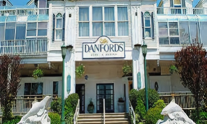 Port Jefferson Hotel | Danfords Hotel & Marina