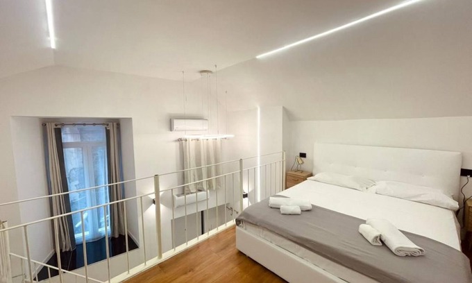 Montecalvario Apartment | Dante Alighieri Suite