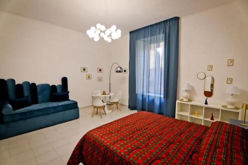 Montecalvario House | Dante & Serenella station