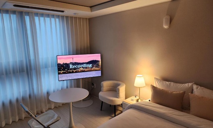 Seongnae-dong Apartment | Daon 동성로 스타비앤비 레지던스