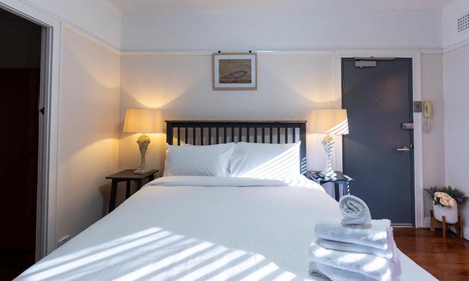 Paddington Apartment | DARLINGHURST STUDIO / SHARED ROOFTOP SPACE