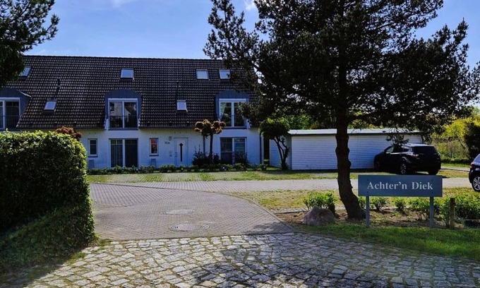 Zingst Apartment | Darßer Weg 38 a Whg. 20 - Cozy vacation apartment in an apartment house in