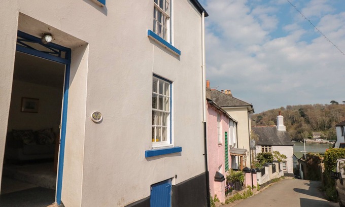 Dittisham Cottage | DART COTTAGE, pet friendly, character holiday cottage in Dittisham