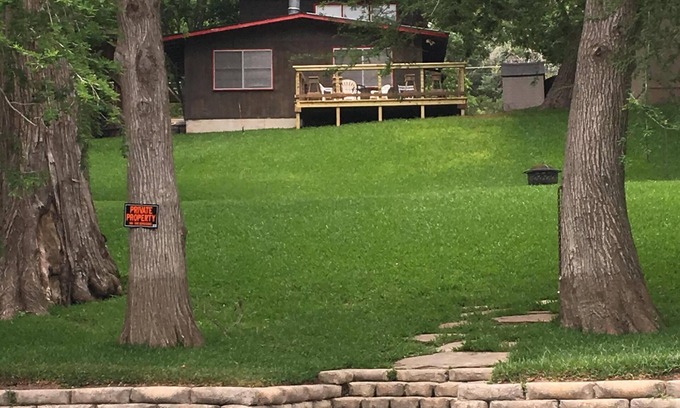 New Braunfels Cabin | Das Fluss Hutte (The River Cabin) - Beautiful Guadalupe River Frontage