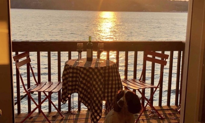 Burley Cabin | Dawn of the Day Beach Cabin with Kayaks