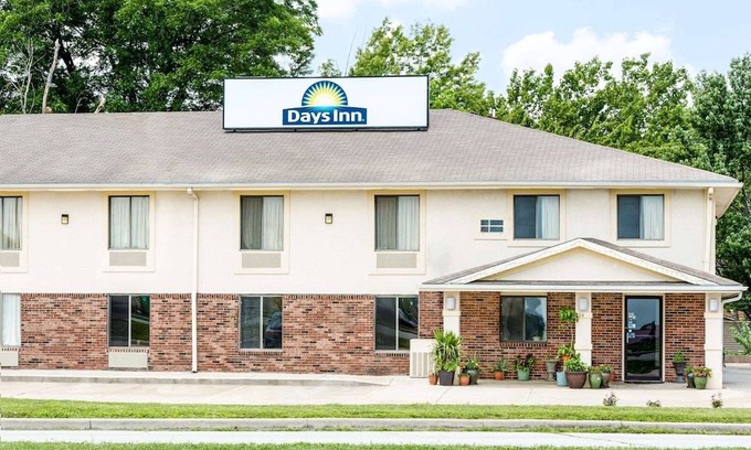 Warrensburg Hotel | Days Inn by Wyndham Warrensburg