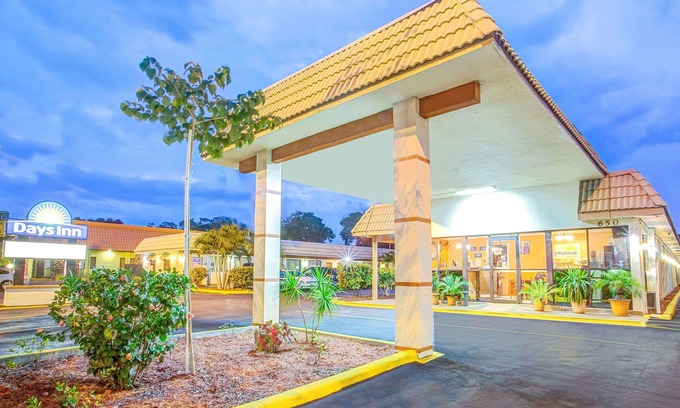 United Central Hotel | Days Inn by Wyndham St. Petersburg Central