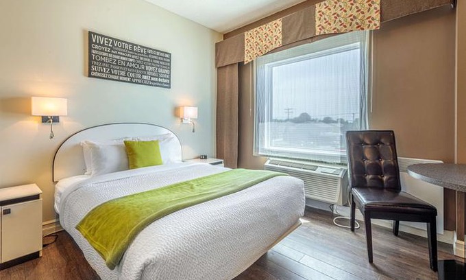Berthierville Hotel | Days Inn by Wyndham Berthierville