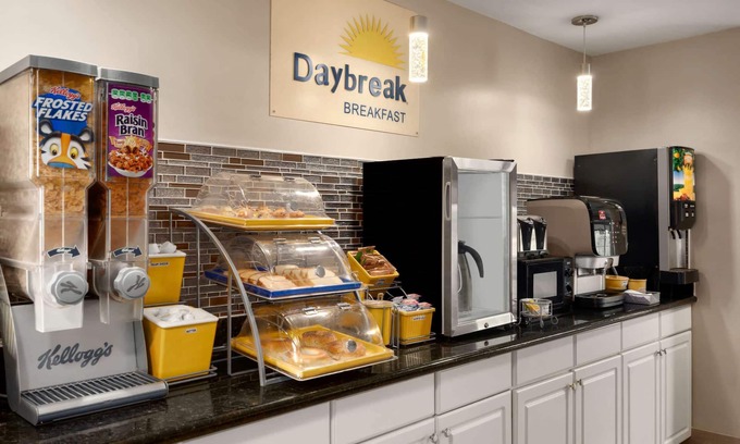 Northlake Hotel | Days Inn by Wyndham Anderson
