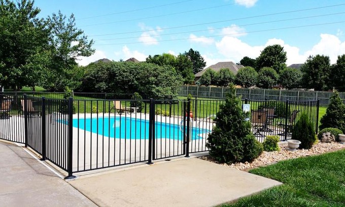 Turners Hotel | Days Inn by Wyndham Battlefield Rd Hwy 65