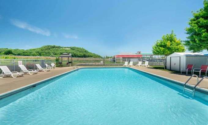 Cave City Hotel | Days Inn by Wyndham Cave City