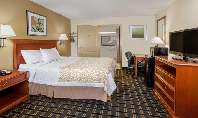 Kent Hotel | Days Inn by Wyndham Kent Akron