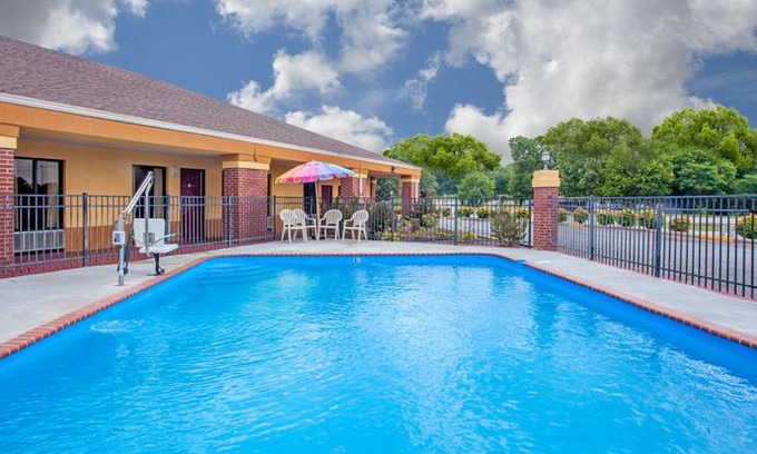 Moulton Hotel | Days Inn by Wyndham Moulton