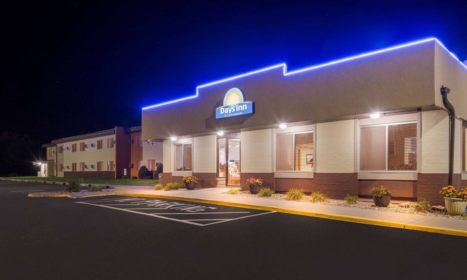 Newton Hotel | Days Inn by Wyndham Newton