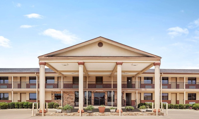 Paris Hotel | Days Inn by Wyndham Paris