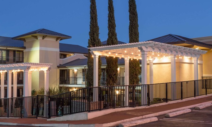 Downtown Hotel | Days Inn by Wyndham Pensacola - Historic Downtown