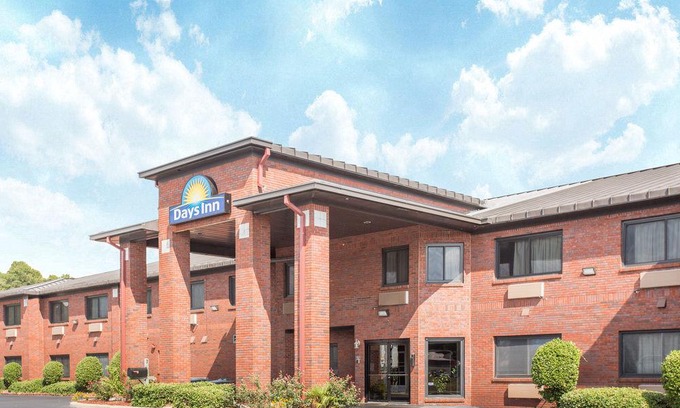 Phenix City Hotel | Days Inn by Wyndham Phenix City Near Fort Benning