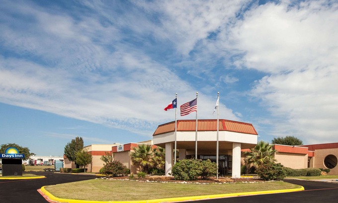 Sherman Hotel | Days Inn by Wyndham Sherman