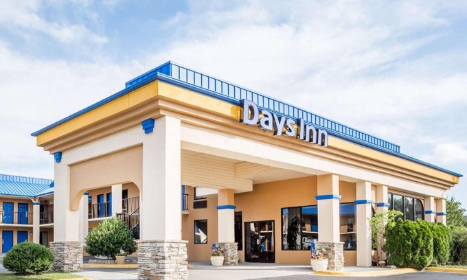 Hendersonville Hotel | Days Inn by Wyndham Hendersonville