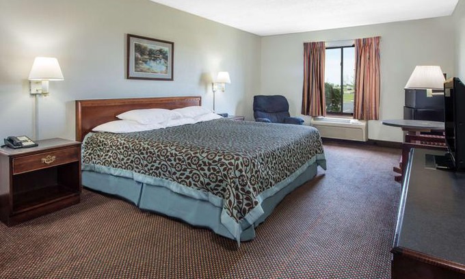 Mitchell Hotel | Days Inn by Wyndham Pontoon Beach