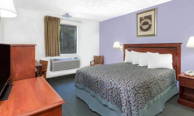 Warrensburg Hotel | Days Inn by Wyndham Warrensburg