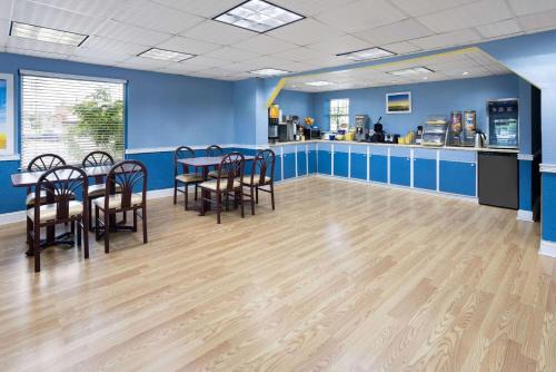 Waycross Hotel | Days Inn by Wyndham Waycross
