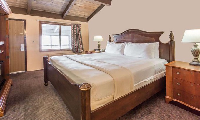 West Allis Hotel | Days Inn by Wyndham West Allis/Milwaukee