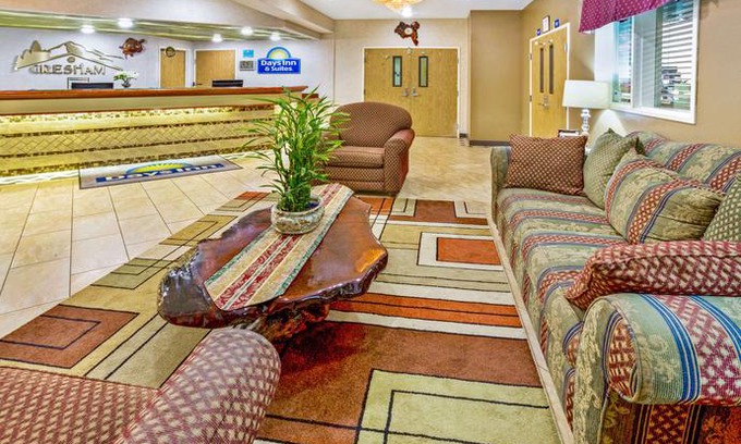 Gresham Hotel | Days Inn & Suites by Wyndham Gresham