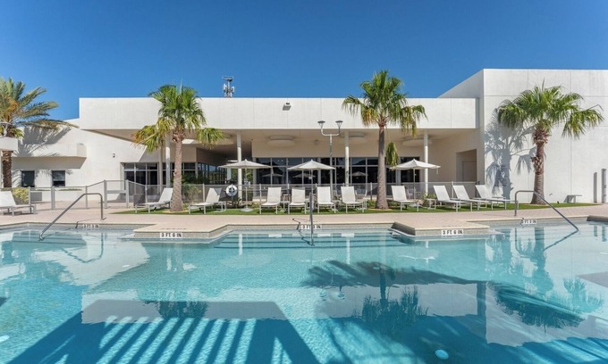 Daytona Beach Apartment | Daytona 2BR Getaway Parking Family and Pet-Friendly