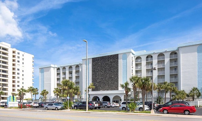 Daytona Beach Shores Resort | 🌴 Daytona Seabreeze ✨ Experience Paradise in a1 Bedroom - Sleeps 4!