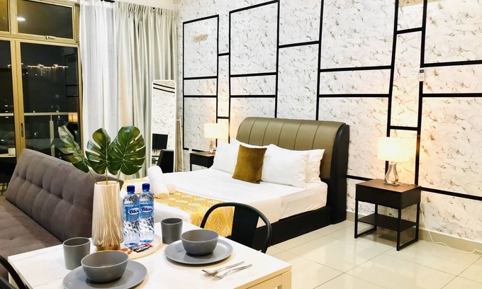 Taman Mount Austin Apartment | De’ Acacia Suite by HFS {LakeView+WiFi+HighFloor}