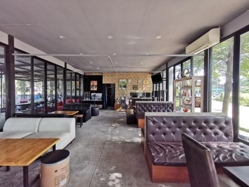 Si Racha House | De Coco House